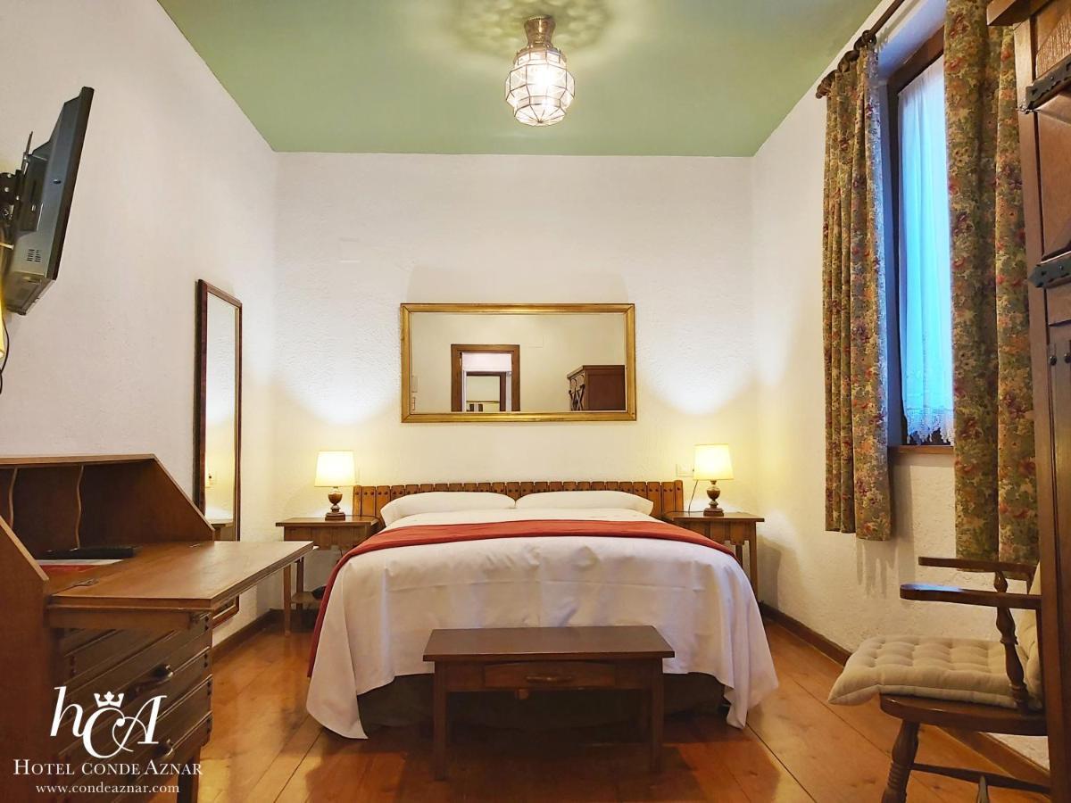 Conde Aznar Hotel Jaca Exterior photo