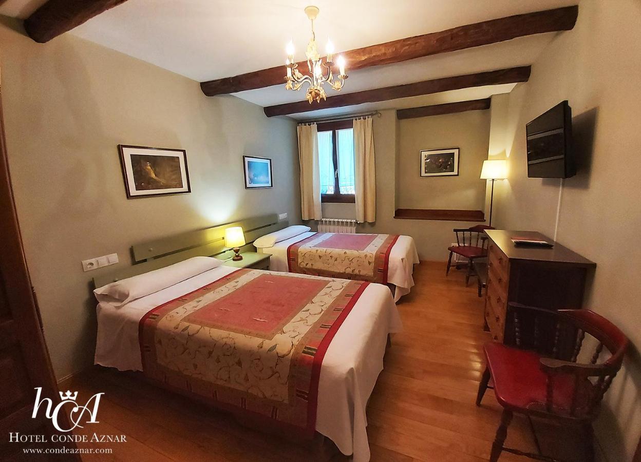 Conde Aznar Hotel Jaca Exterior photo