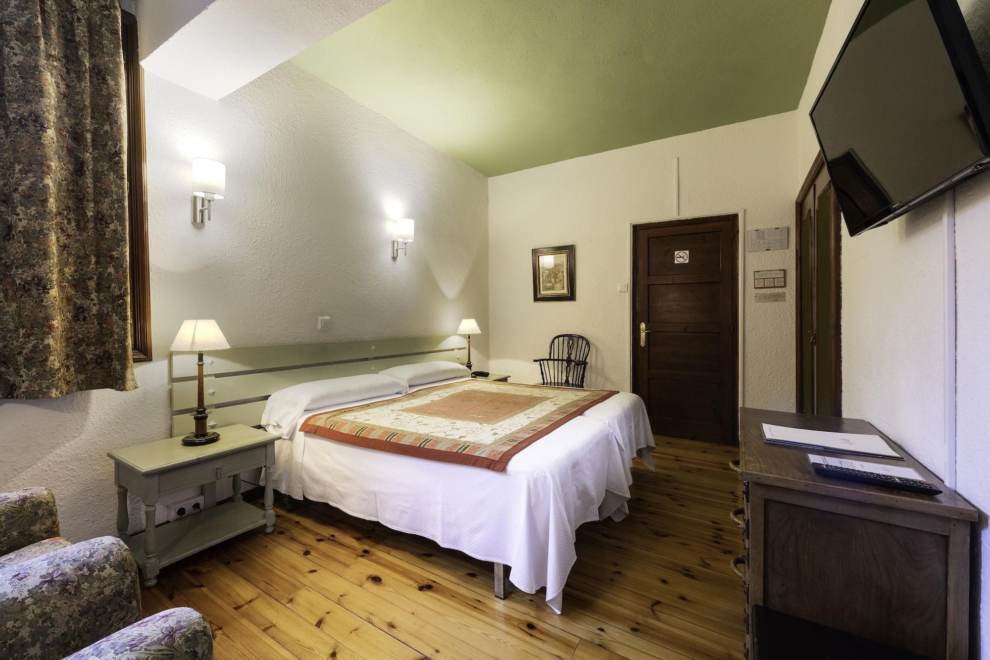 Conde Aznar Hotel Jaca Exterior photo