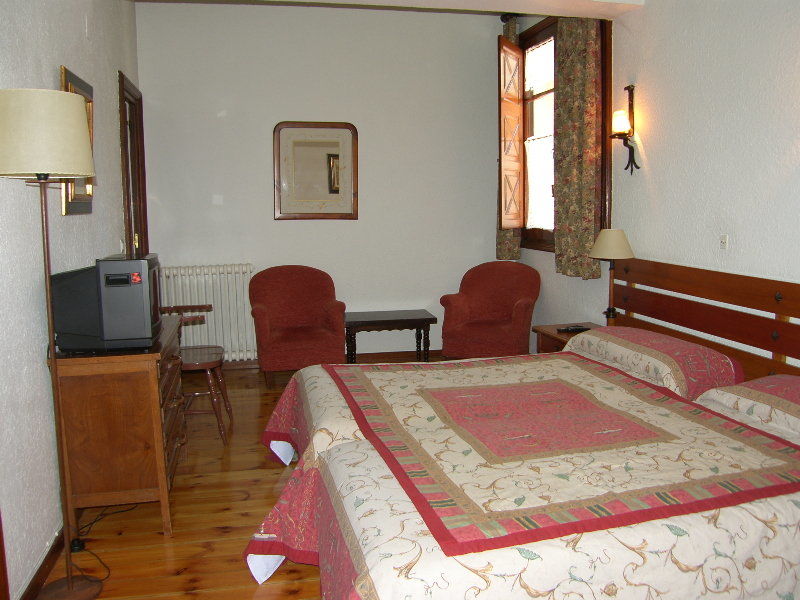 Conde Aznar Hotel Jaca Exterior photo